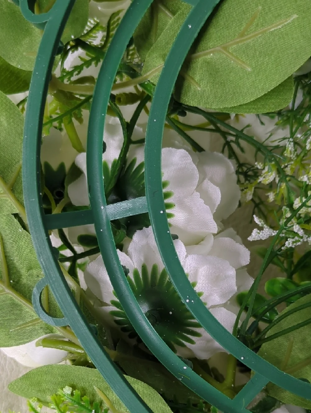 White Floral Wreath Home Accent Plastic 9